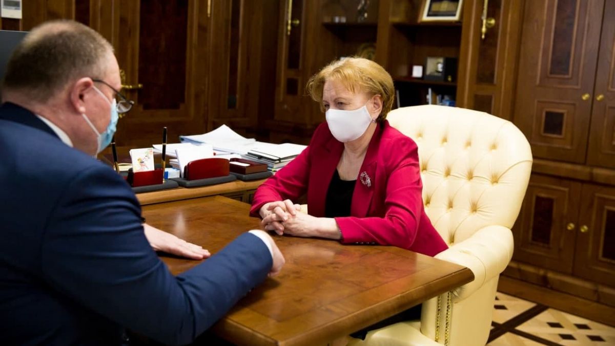 Restricții mai dure, în locul unui eventual lockdown: Scenariul, discutat de șefa Parlamentului și premierul interimar