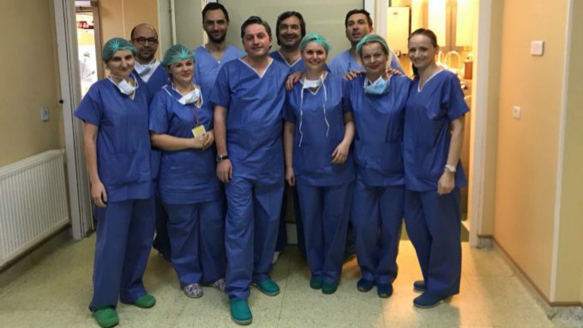 Premieră medicală controversată în România, realizată cu participarea unui chirurg moldovean