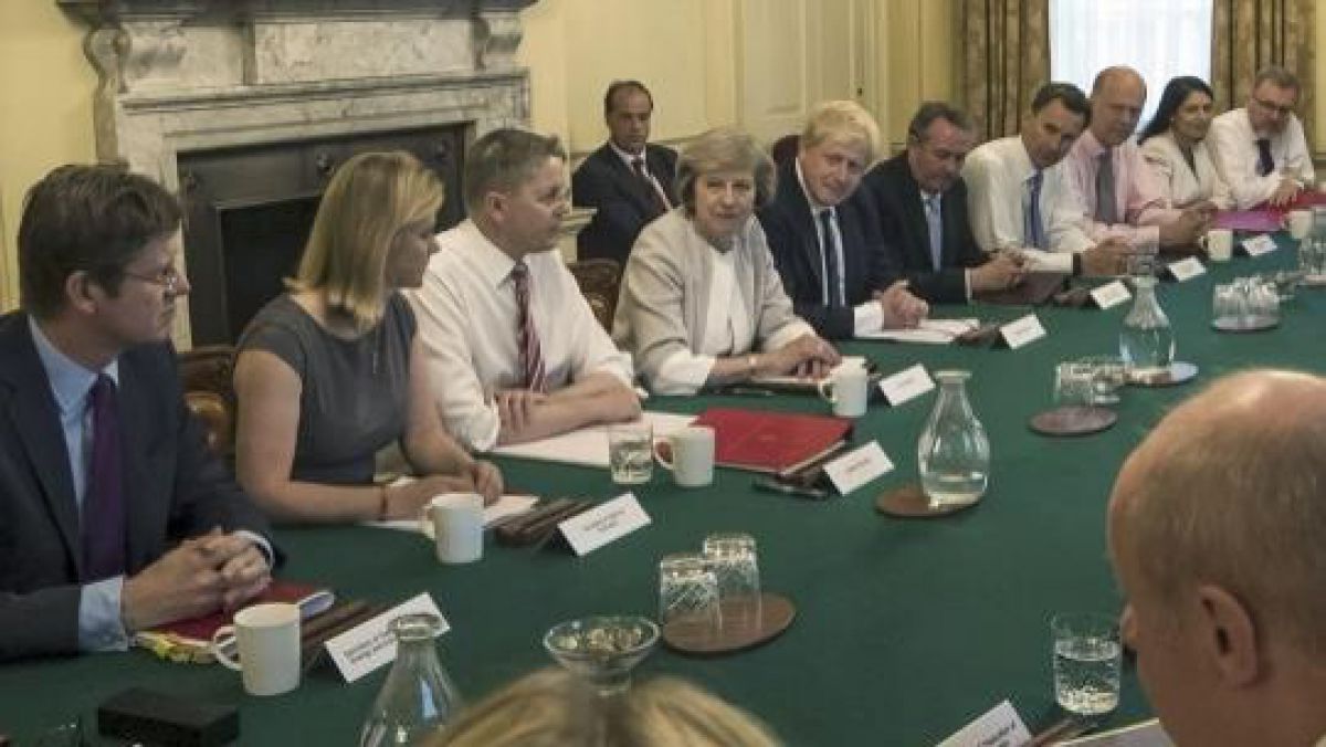 Premierul britanic a interzis utilizarea Apple Watch în cadrul ședințelor de cabinet