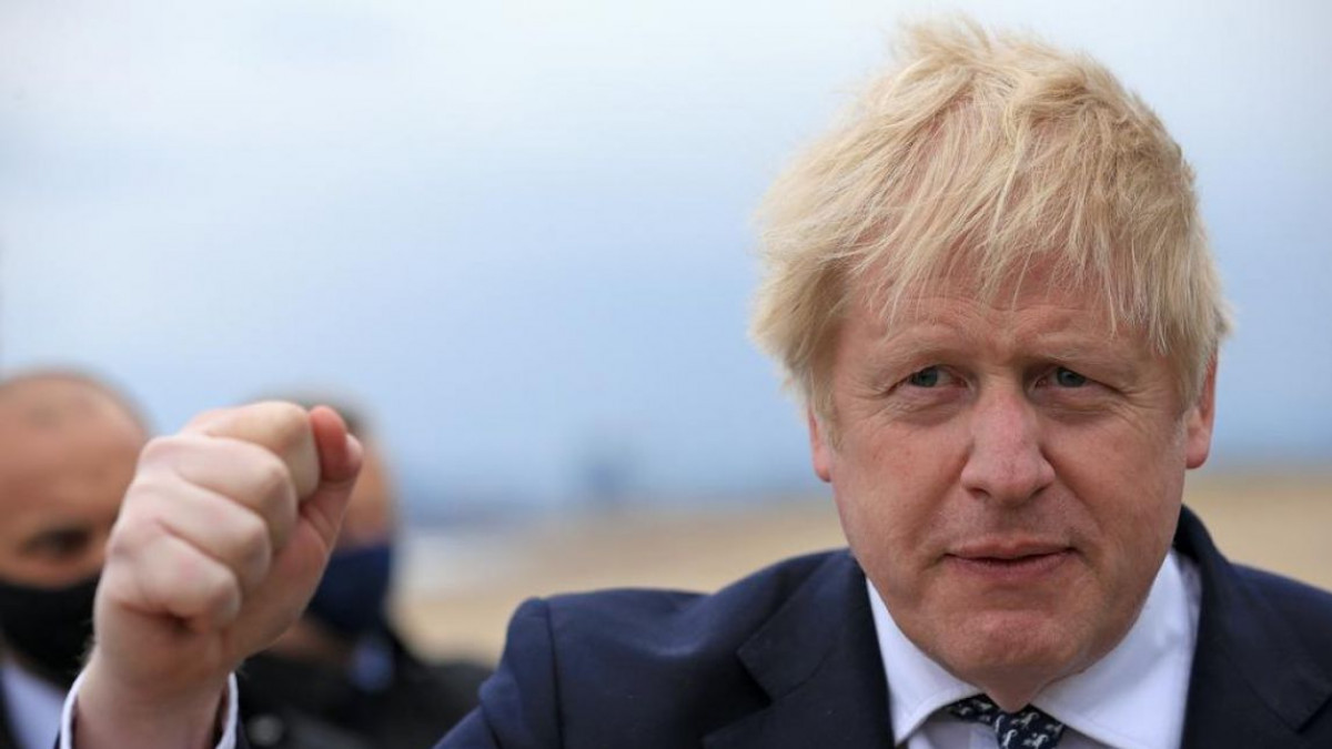 Premierul britanic Boris Johnson se află la un pas de a fi demis. Parlamentul va decide soarta acestuia luni seara