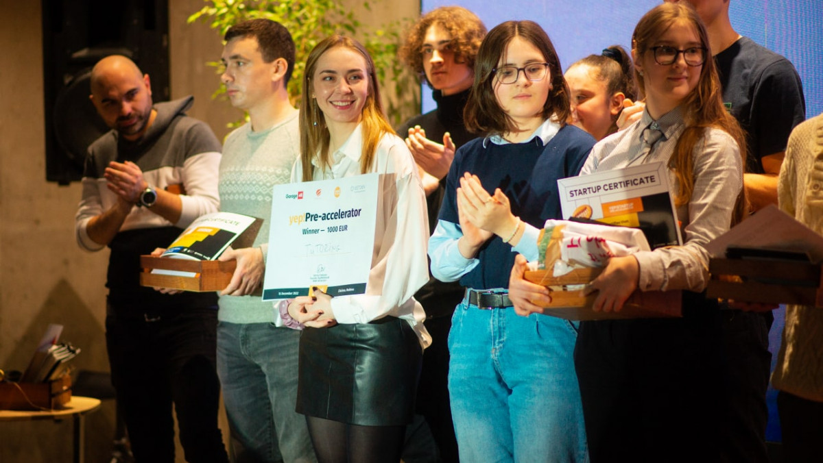 Premii și granturi în valoare de 1000 și 2000 de euro au fost oferite tinerilor startupperi la Yep Xmas Startup Battle (VIDEO)