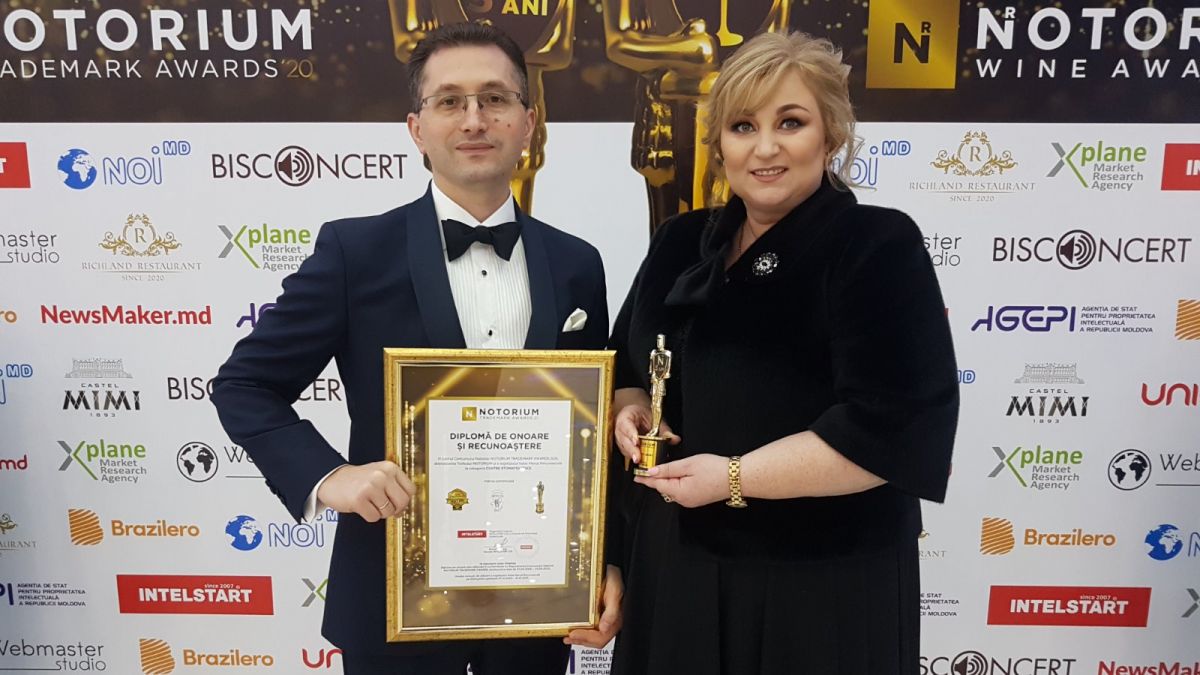 Premiul Notorium la categoria servicii stomatologice sau cum se răsplătește recunoștința pacienților zâmbitori (FOTO)