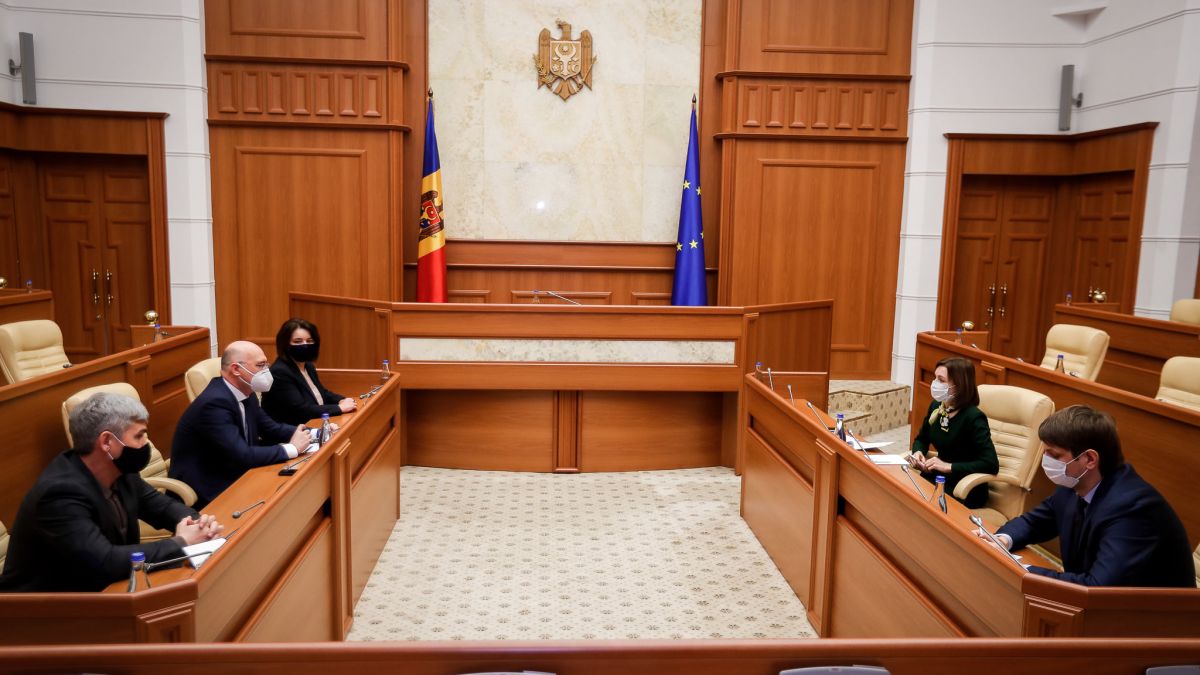 Președinta țării, în discuții cu democrații. UPDATE. Pavel Filip: Patru partide pot identifica o garnitură guvernamentală de compromis (LIVE)