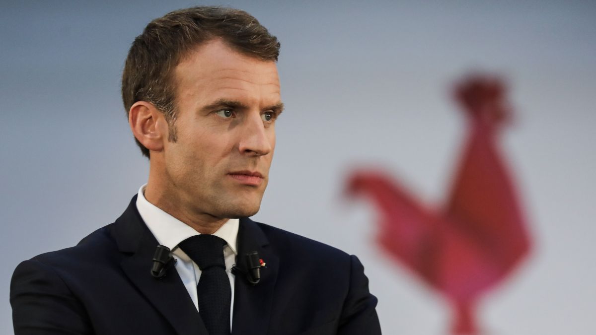Președintele Franței, pălmuit în timpul unei vizite. Doi suspecţi au fost reţinuţi (VIDEO)