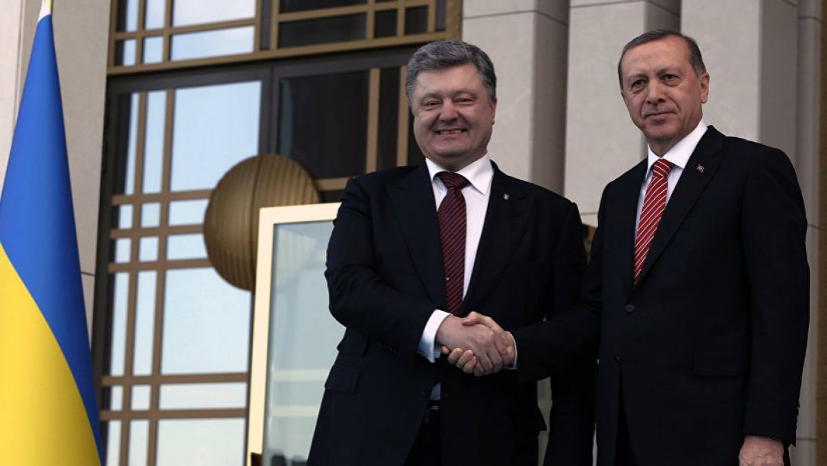 Președintele turc l-a asigurat pe omologul său ucrainean, Petro Poroşenko, că nu va recunoaște anexarea Crimeii de către Rusia