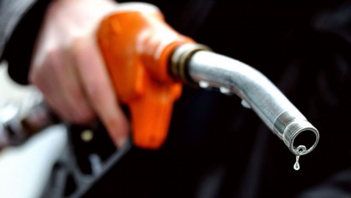 Prețul maxim de comercializare a benzinei și motorinei se majorează cu peste 30 de bani