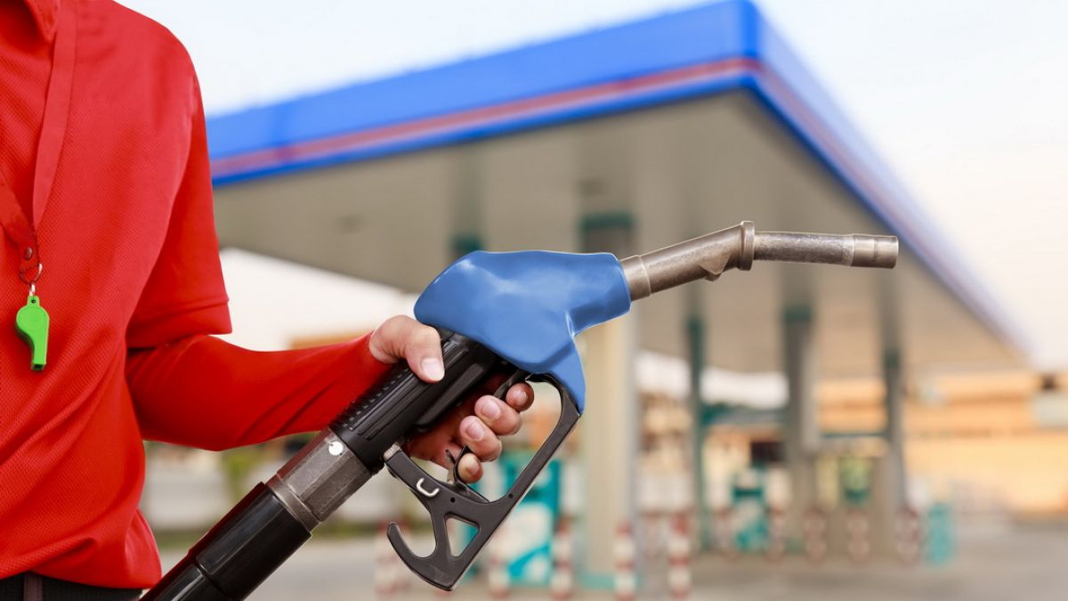 Prețurile la produsele petroliere ar putea fi plafonate. Proiectul, votat în prima lectură în Parlament
