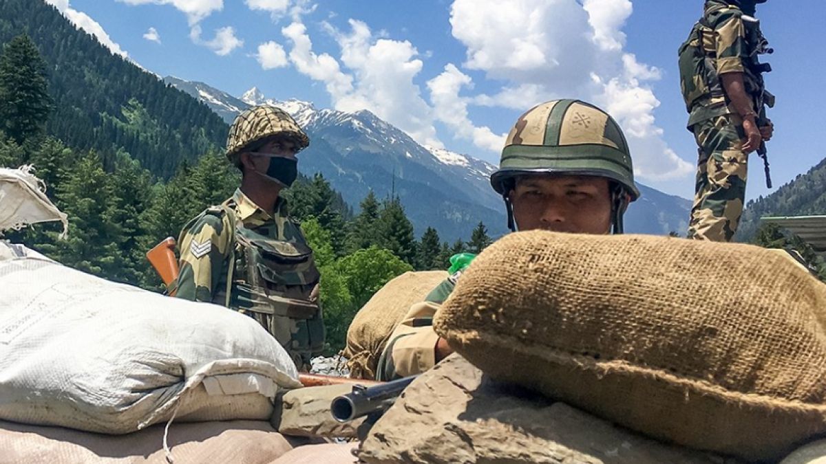 Prima confruntare sângeroasă din ultimii 45 de ani între India şi China. Cel puţin 20 de militari indieni, ucişi