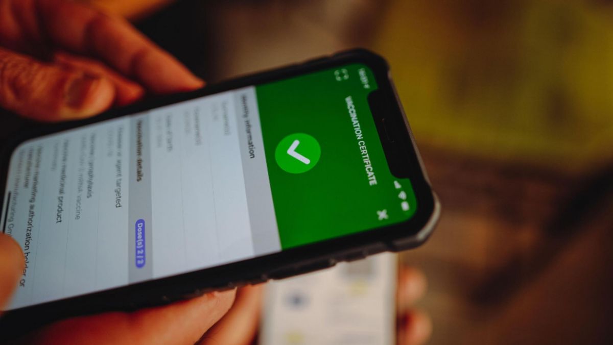 Prima decizie a noului guvern al Bulgariei este introducerea certificatului verde COVID pentru toți funcționarii publici