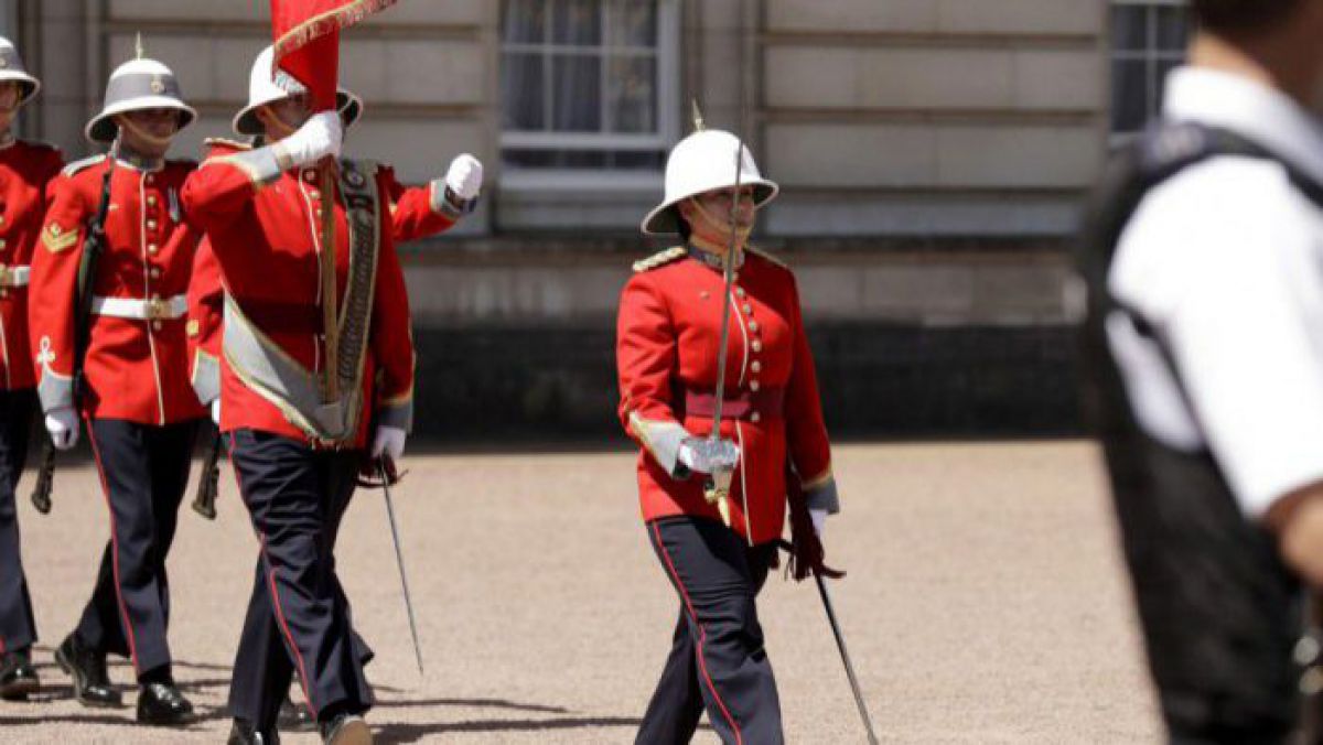 Prima femeie, care comandă Garda Reginei de la Buckingham Palace, este din Canada