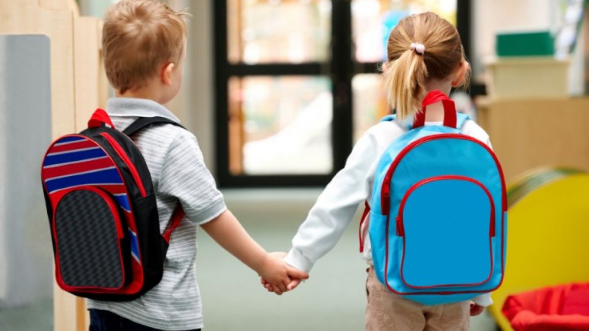 Prima zi de înscriere a copiilor în clasa întâi: 2.300 de cereri, înregistrate de autoritățile din Chișinău
