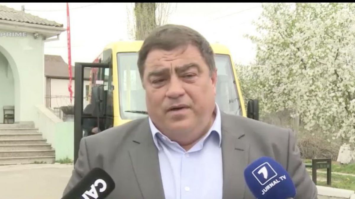 Primarul comunei Trușeni, reținut într-un dosar de abuz. Alături de un complice, ar fi încercat să vândă terenuri din localitate