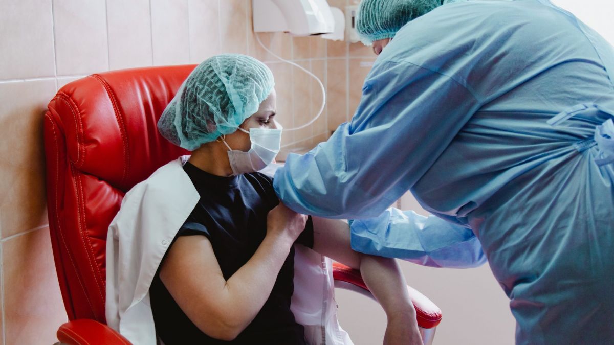 Primii zece polițiști de frontieră și alți medici din cadrul IGPF au fost vaccinați cu AstraZeneca