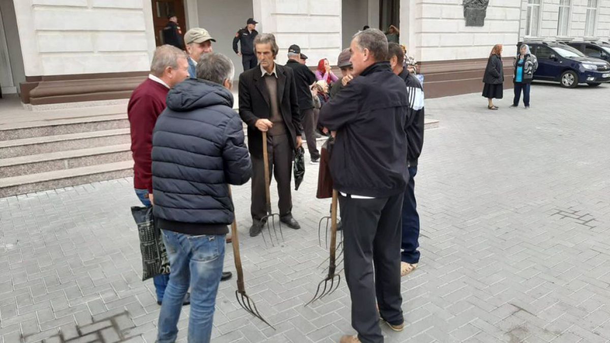 Procurorii cercetează penal cazul terenurilor a peste 200 de locuitori din Drepcăuți, prelucrate samovolnic de două companii