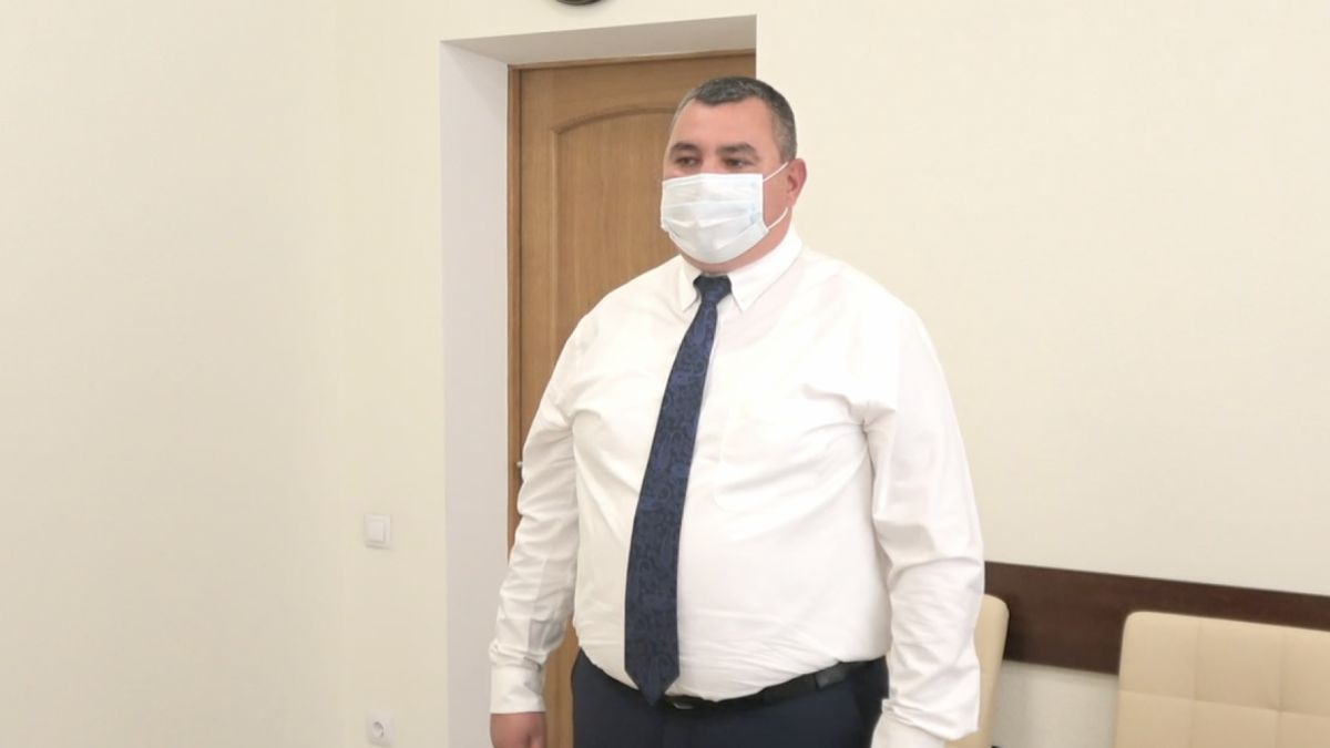 Procurorii anticorupție efectuează percheziții în biroul procurorului-șef al Procuraturii Hîncești, Maxim Gropa. Acesta a fost reținut pentru 72 de ore
