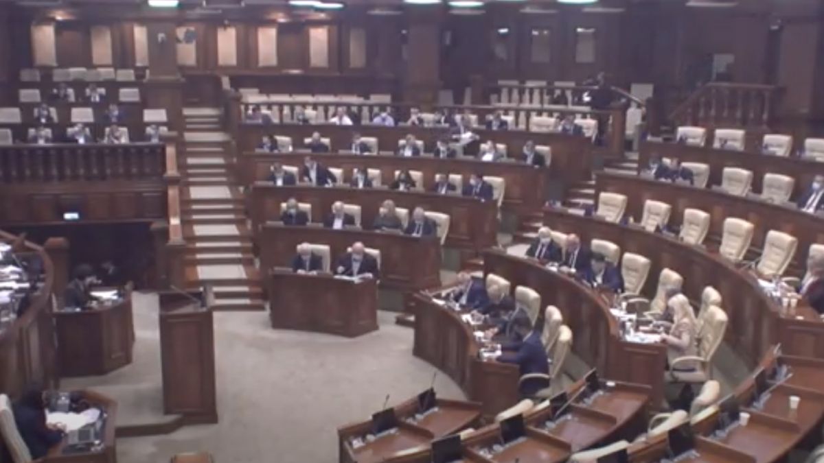 Cu aplauze: Parlamentul a anulat așa-zisa „Lege a miliardului”
