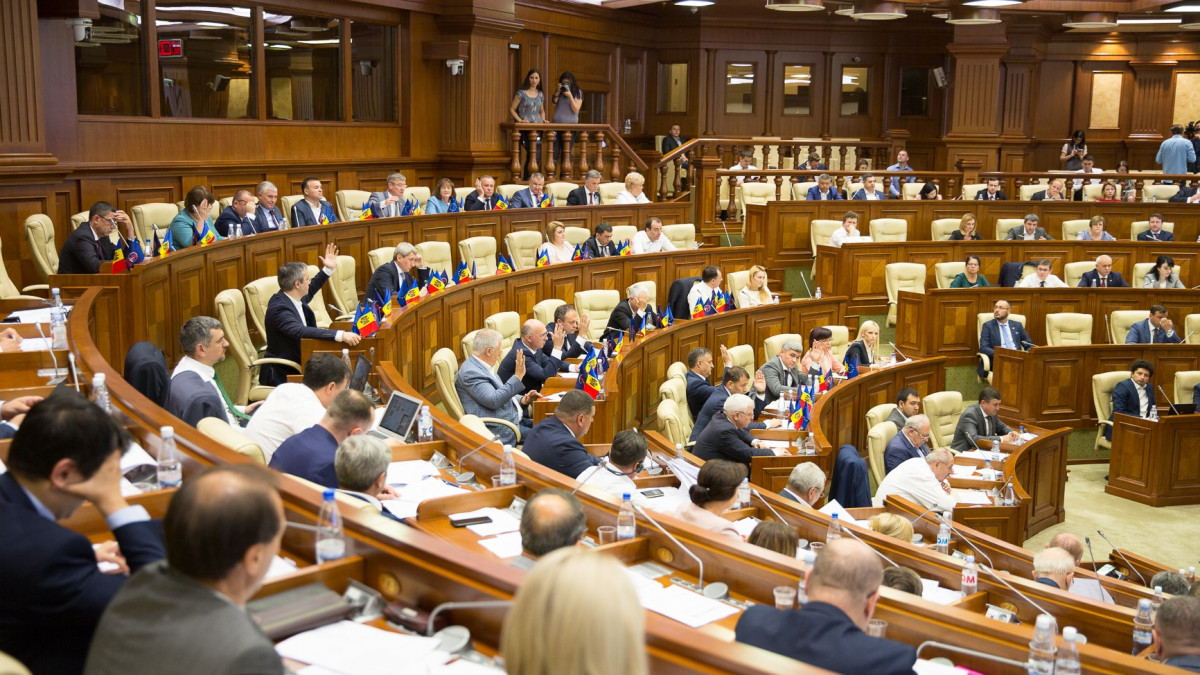 Promo-LEX: La ultima ședință a Parlamentului, pentru 58% din proiectele de legi nu a fost respectată transparență decizională