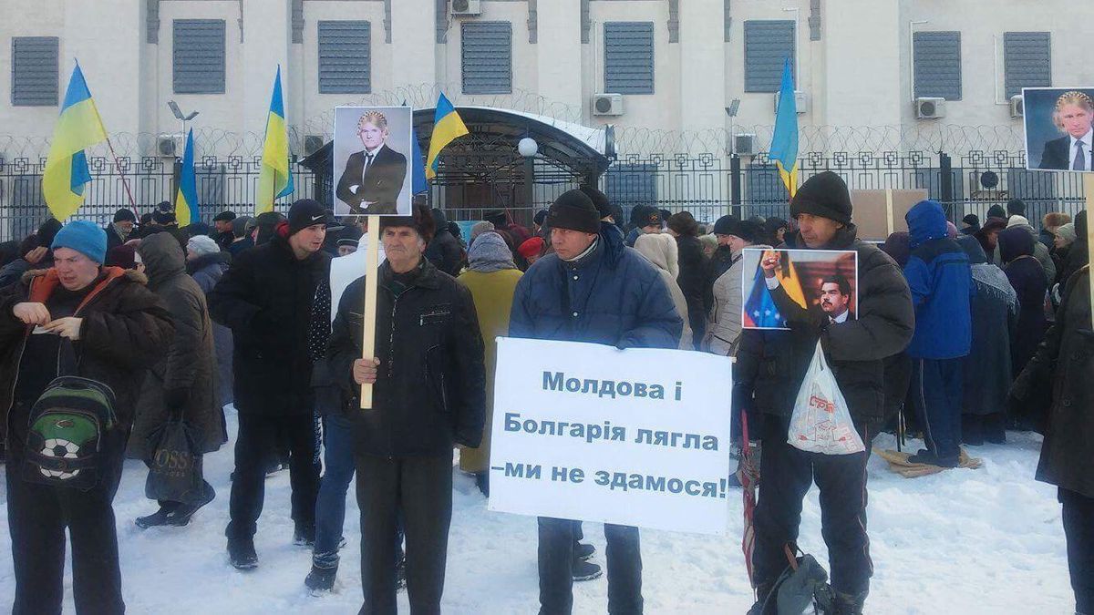 Protest în fața ambasadei ruse la Kiev: Ucrainenii, indignați de rezultatele alegerilor în Moldova și Bulgaria