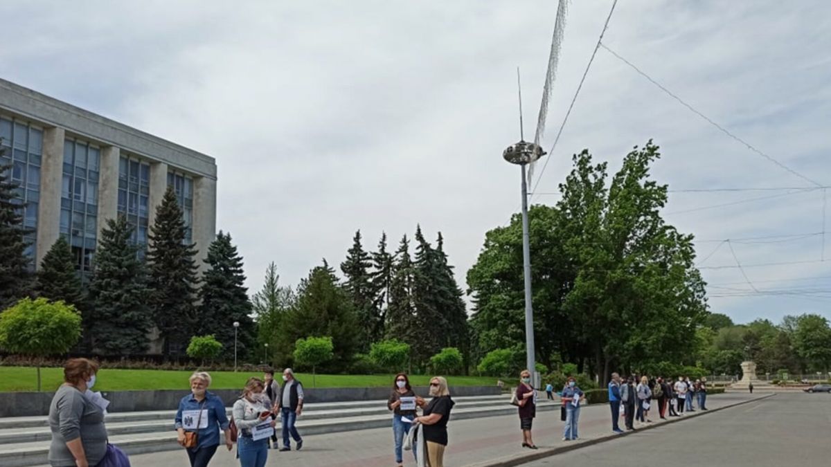 Protest în fața Guvernului. Angajații HoReCa și ai Pieței Centrale vor să muncească (FOTO)