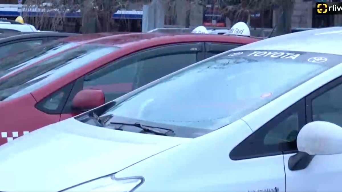Protest în PMAN. Mai mulți taximetriști manifestă împotriva majorării prețului la gazul metan