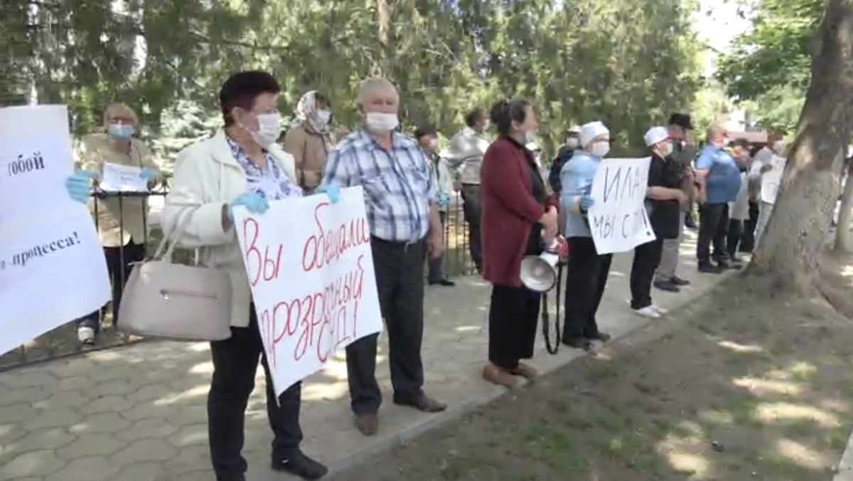 Protest la sediul Curtea de Apel Cahul. Reprezentanții Partidului Șor cer ca ședința să fie transmisă video (LIVE)