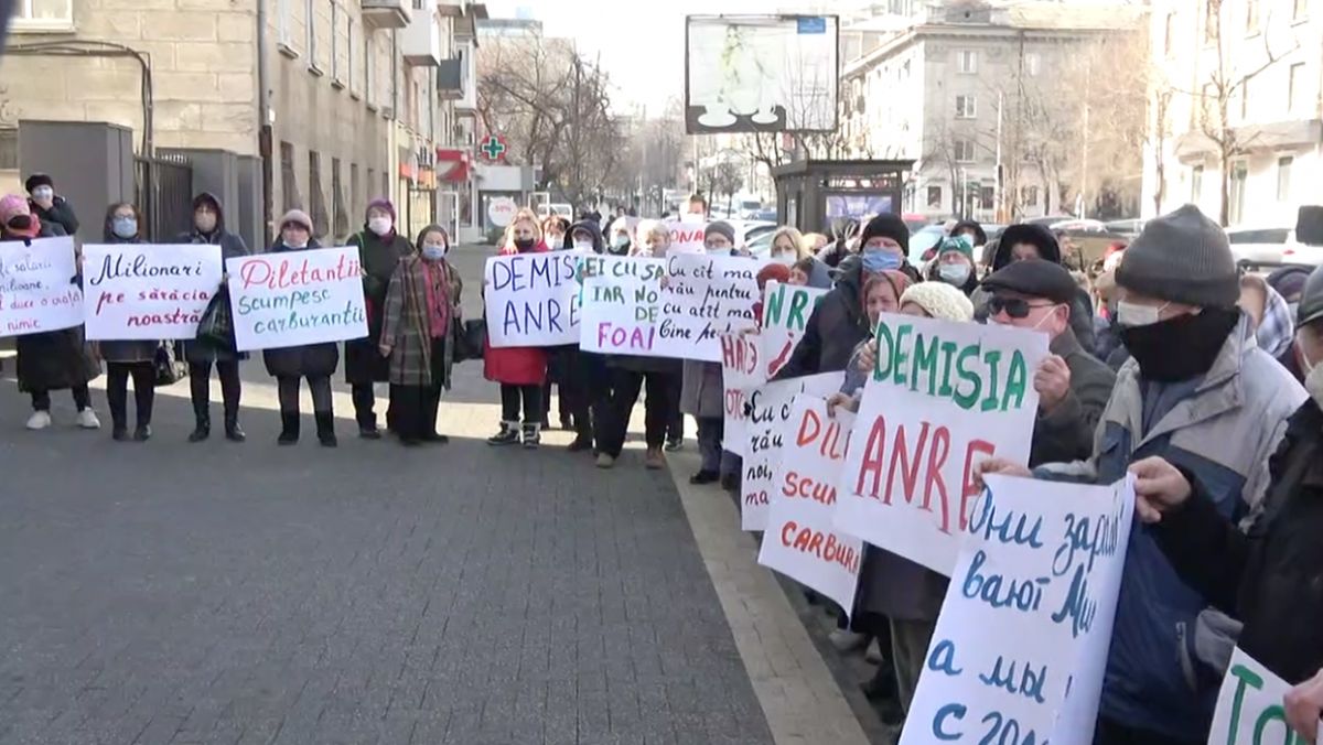 Protest organizat de Partidul Șor în fața ANRE: „Ce e cu scumpirea asta? Rușine!” (LIVE)
