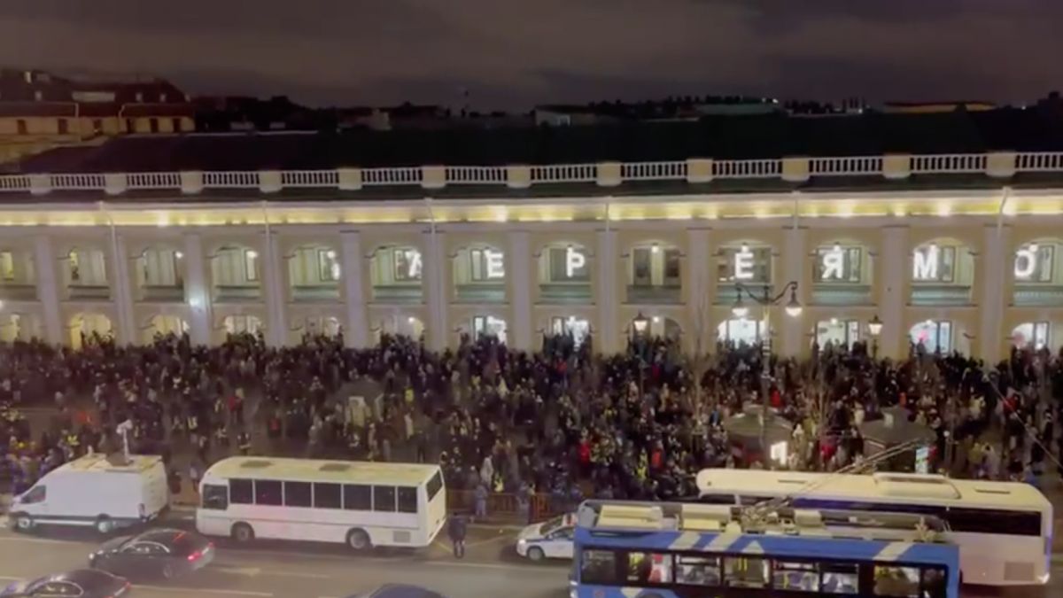 Proteste în mai multe orașe ale lumii. Oamenii cer încetarea războiului declanșat de Federația Rusă (VIDEO)
