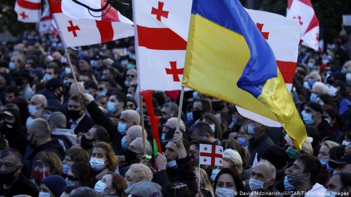 Proteste la Tbilisi: Zeci de mii de georgieni cer alegeri repetate