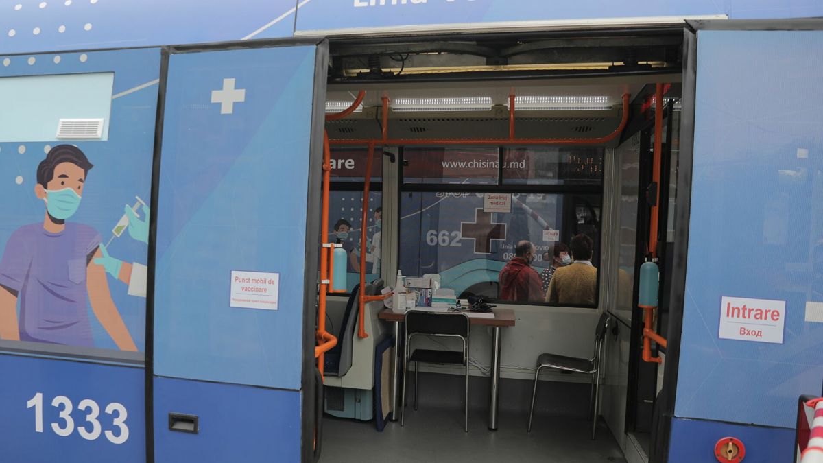 Punctele mobile din municipiul Chișinău se deplasează în două locații pentru imunizarea anti-COVID a doritorilor. Unde vor staționa