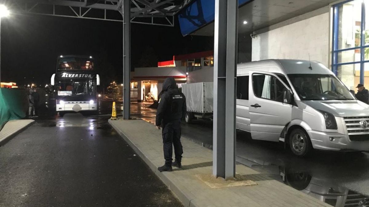 Punctul de trecere al frontierei Leușeni: Au fost deschise două piste noi, dedicate microbuzelor și autobuzelor de pasageri (FOTO)