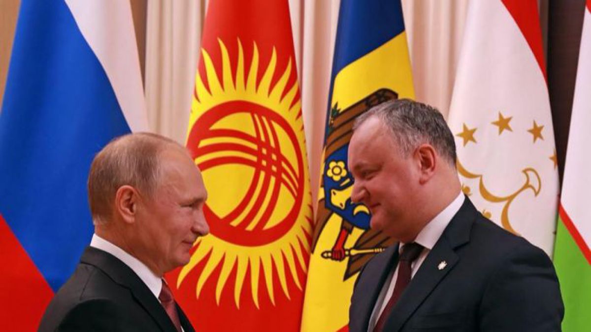 Putin l-a chemat să privească fotbal. Dodon zboară la Moscova, la Campionatul Mondial