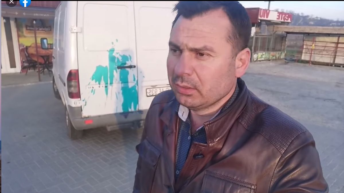„Războiul verde” continuă: Costiuc învinuiește PACE că i-ar fi stropit mașina cu verde de briliant. UPDATE. Cavcaliuc: Se răzbună că nu l-am primit în partid
