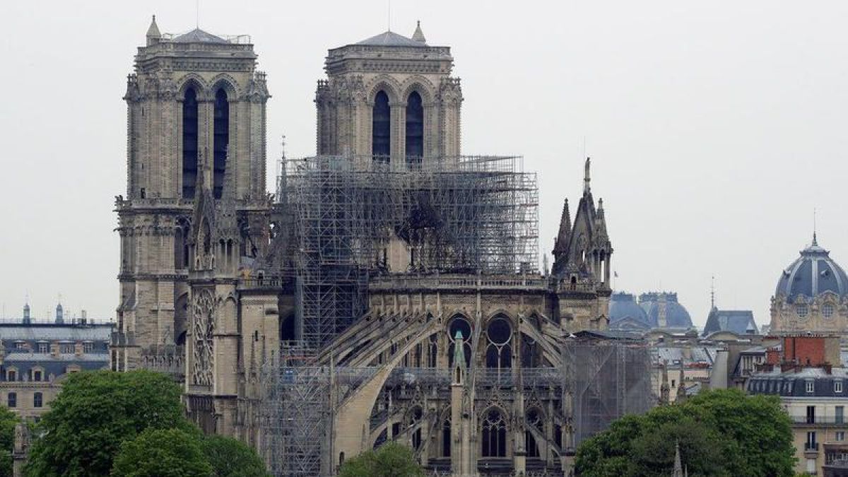 Reconstrucţia catedralei Notre-Dame din Paris va începe în 2021