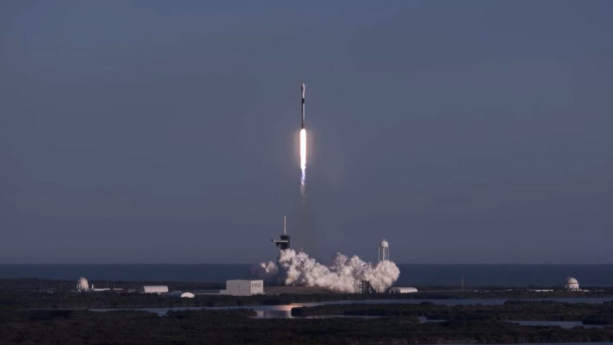 Record mondial: O rachetă Space-X a dus în spațiu 143 de sateliţi