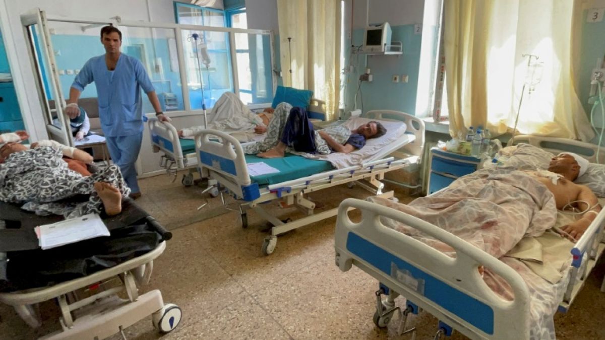 Regimul taliban a pus pe brânci sistemul medical din Afganistan. Două mii de centre medicale s-au închis