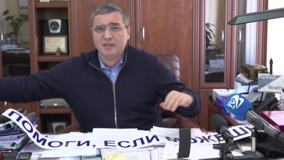 Renato Usatîi le promite câte 1.000 de dolari medicilor din Bălți