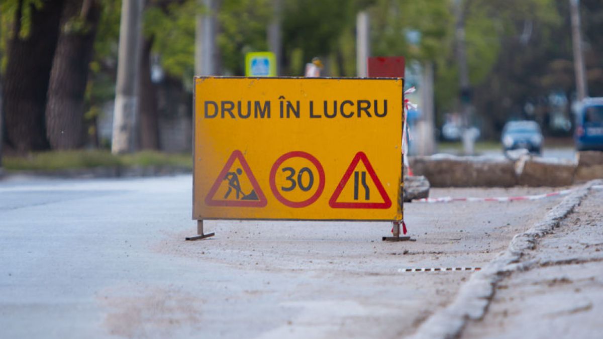 Reparația gropilor de pe străzile capitalei pusă pe pauză? Companiile nu pot livra asfalt cald conform noilor standarde
