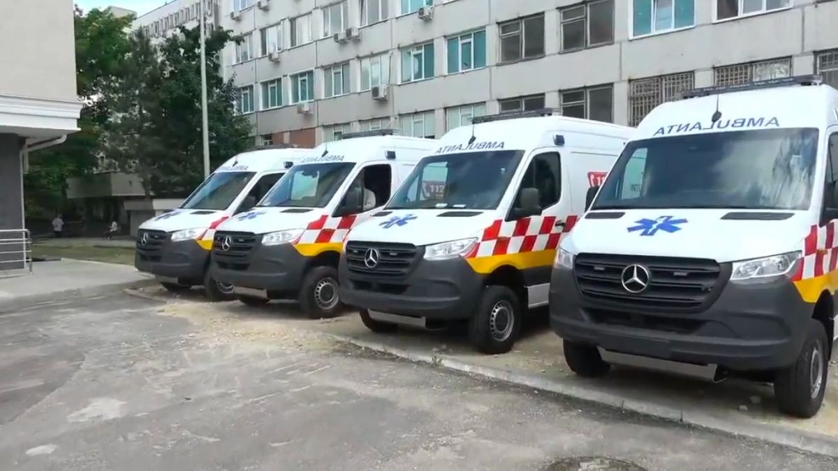 Republica Moldova a recepționat opt ambulanțe, destinate transportării asistate a pacienților în stare critică