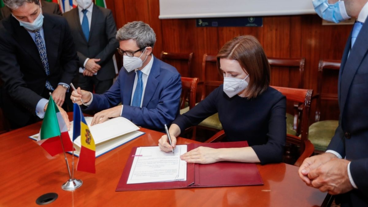 Moldovenii care muncesc legal în Italia vor putea să ridice pensia și acasă