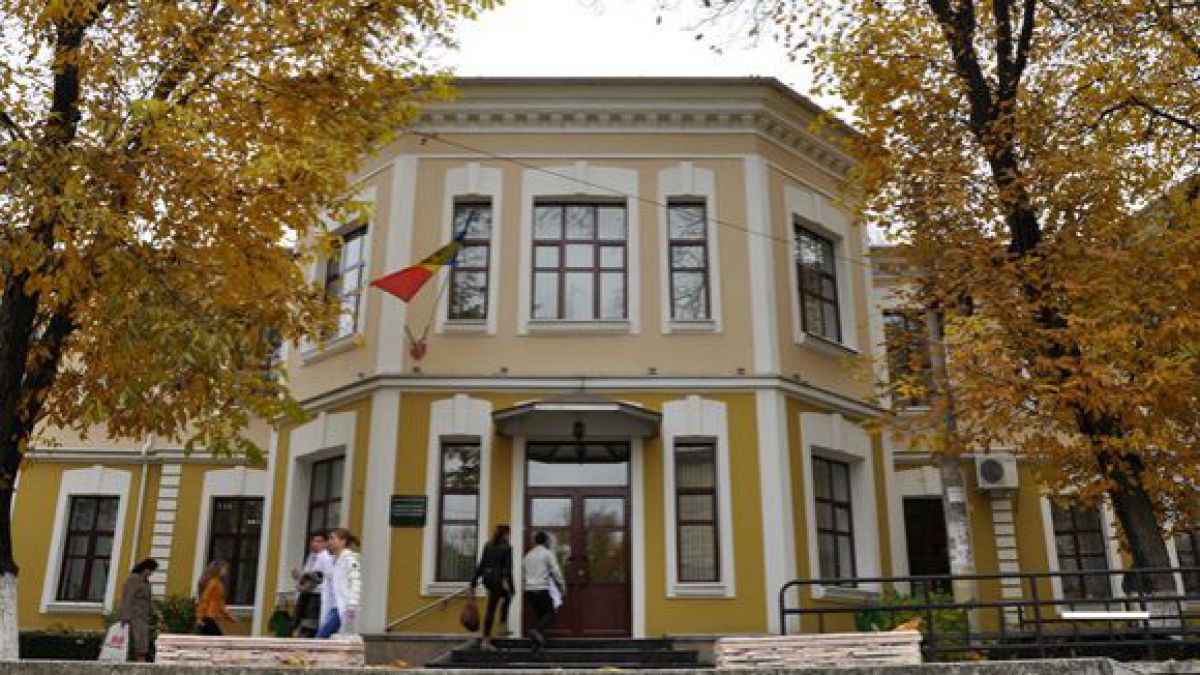 Rezidenții USMF care nu au viza de reședință la Chișinău vor merge acasă la vot din contul universității