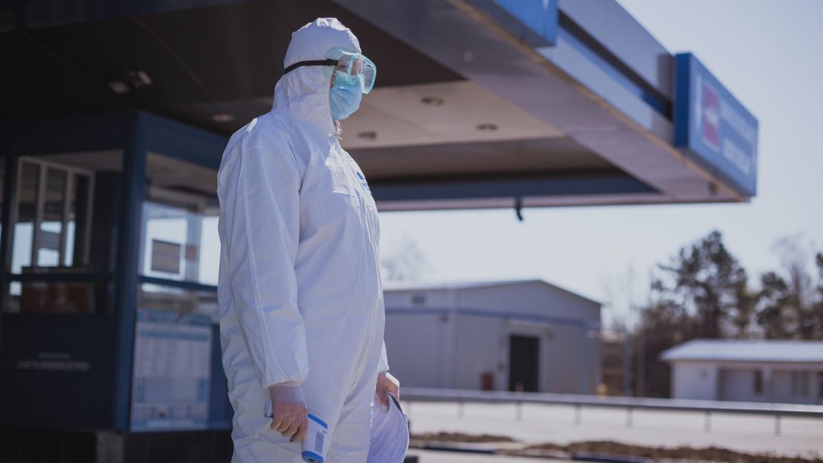 România a ridicat temporar obligația de autoizolare pentru 14 zile de la intrarea în țară. Totuși, sunt cazuri ce prevăd răspundere penală