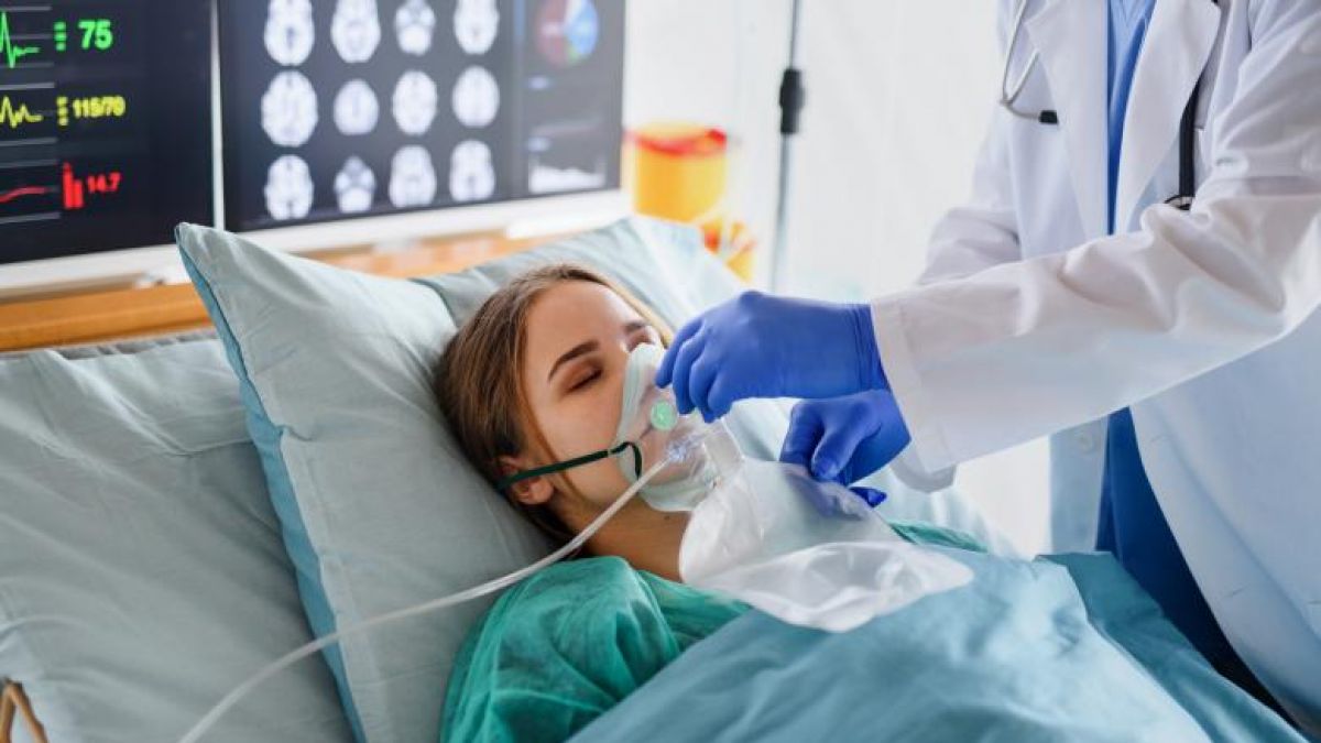 România depășește un nou prag critic. Nou record absolut al numărului de bolnavi COVID-19