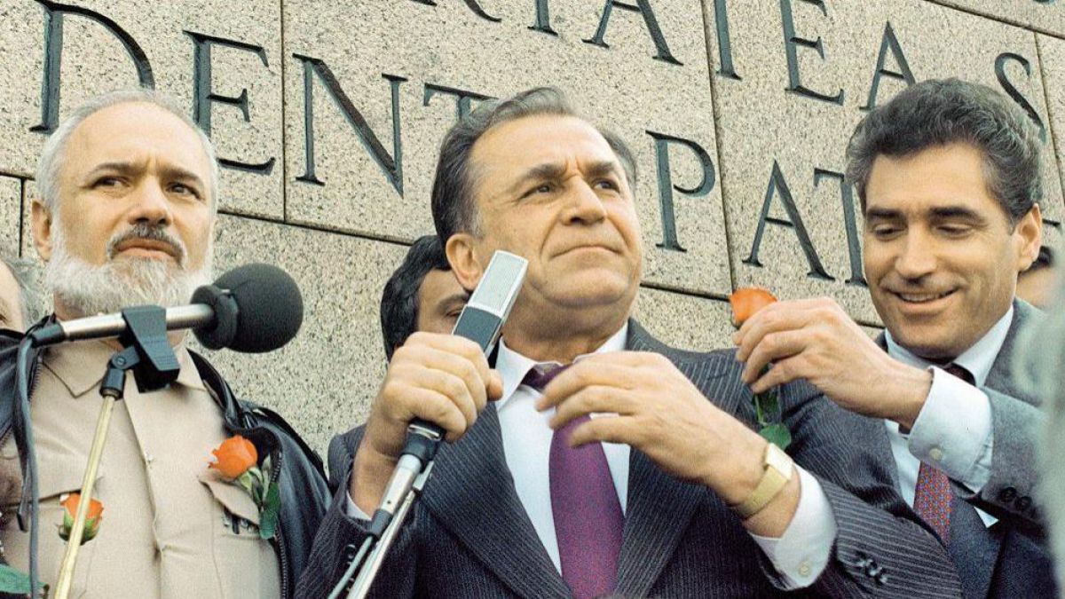 România: Procurorul general cere aviz pentru urmărirea penală a ex-președintelui Ion Iliescu și ex-premierului Petre Roman