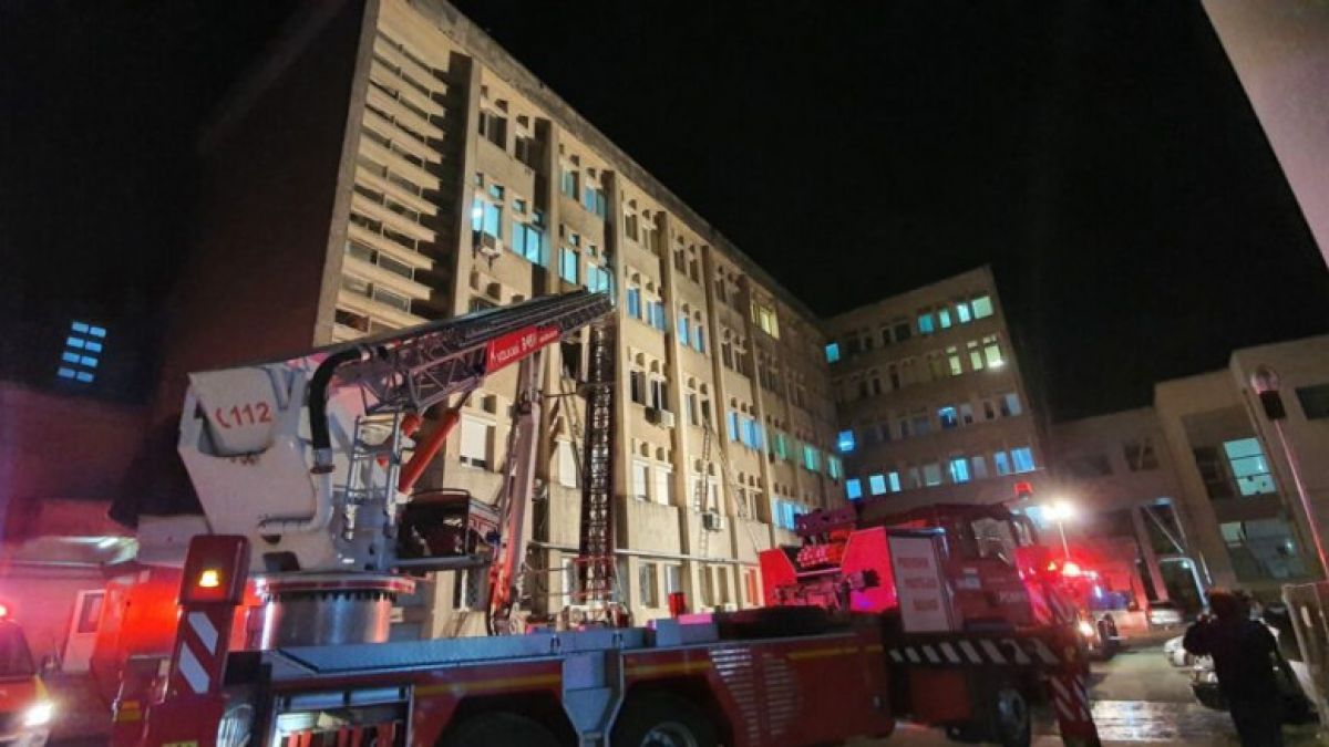 România: Un spital a fost acaparat de flăcări. Numărul morților a ajuns la 10 (UPDATE, VIDEO LIVE)
