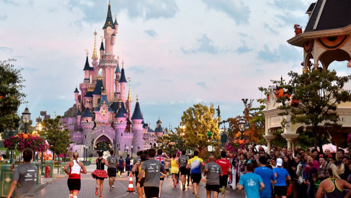 Romi din România, condamnați la închisoare după ce și-au trimis copiii să fure la Disneyland Paris
