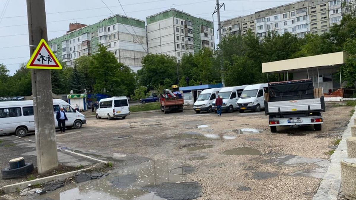 Rutele 103 și 121 vor avea altă stație terminus. Pe locul vechi, edilul capitalei promite un scuar amenajat în două luni