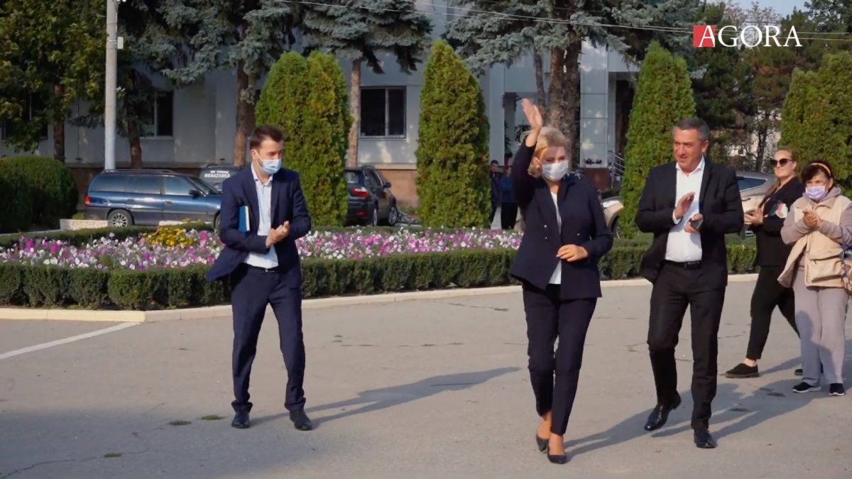 Salarii, pensii, iluminat, drumuri... Promisiunile Violetei Ivanov au curs gârlă la Criuleni: „Dacă va fi nevoie, voi dormi la Guvern” (VIDEO)