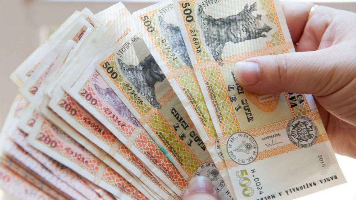 „Salariile nesimțite” de circa 100 mii de lei lunar ar urma să fie plafonate. Inițiativa lui Vasile Năstase, susținută în primă lectură