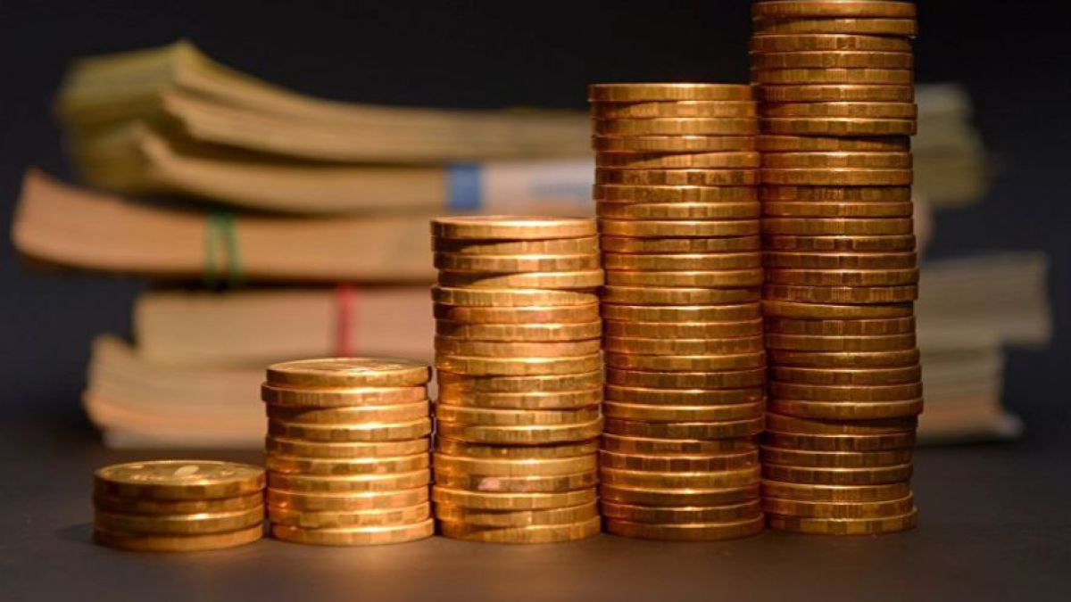 Salariul mediu lunar va crește cu 648 de lei, susțin experți economici