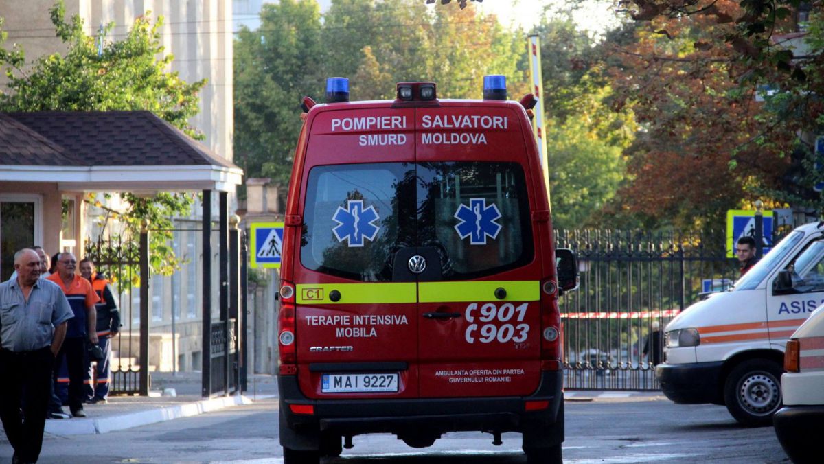 Salvatorii SMURD au parcurs 11 ore de drum pentru a aduce un pacient moldovean din Oradea la Chișinău